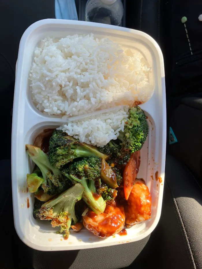 Ling's Chinese Kitchen 3