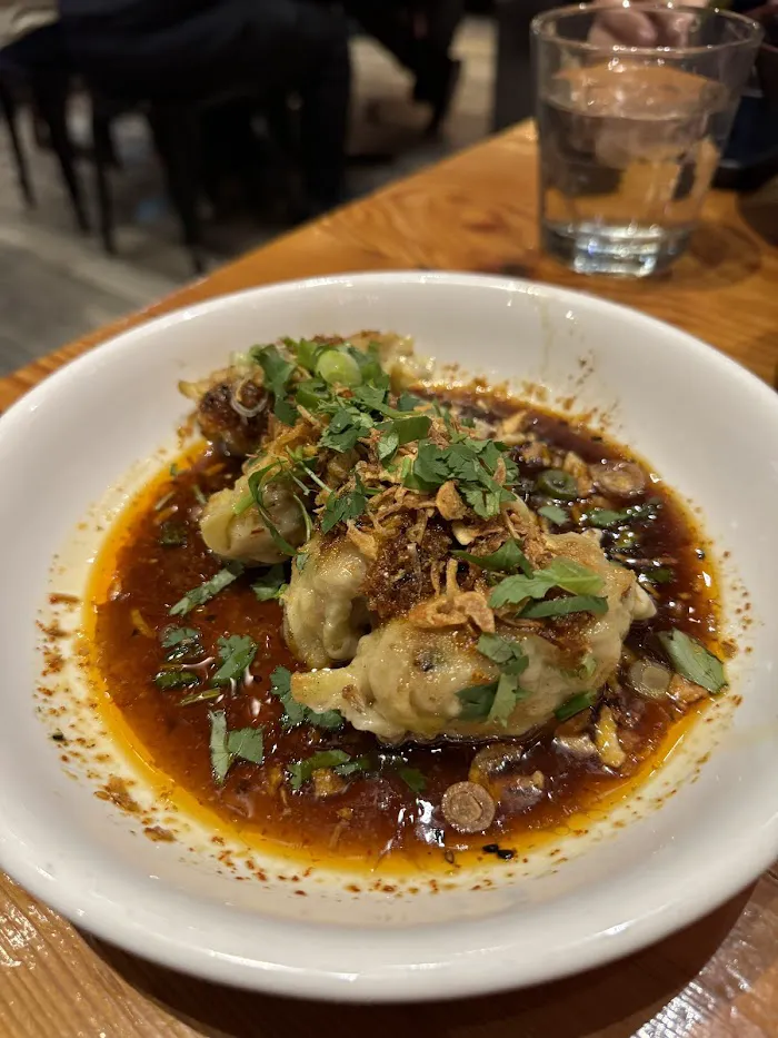Mẹcha Noodle Bar 8