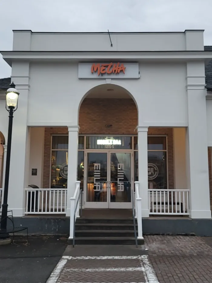 Mẹcha Noodle Bar 6
