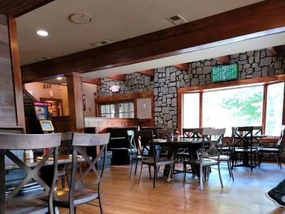 Handshakes Bar & Grill 0