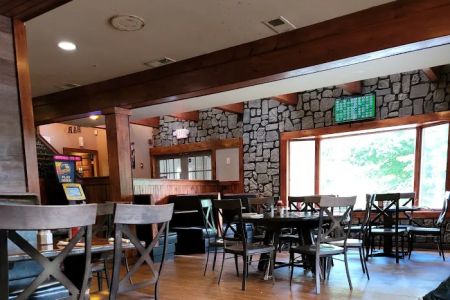 Handshakes Bar & Grill