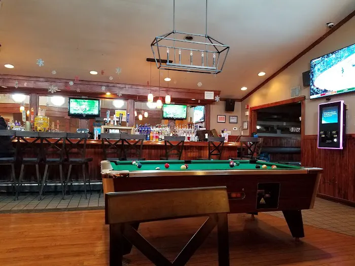 Handshakes Bar & Grill 6