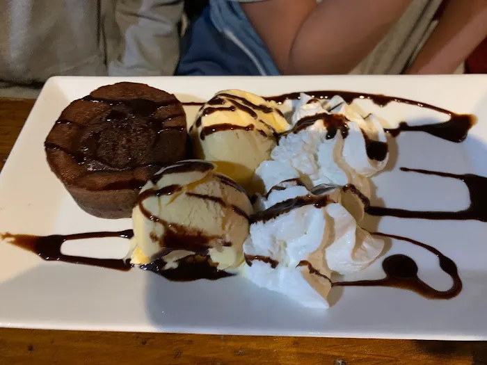 Handshakes Bar & Grill 4
