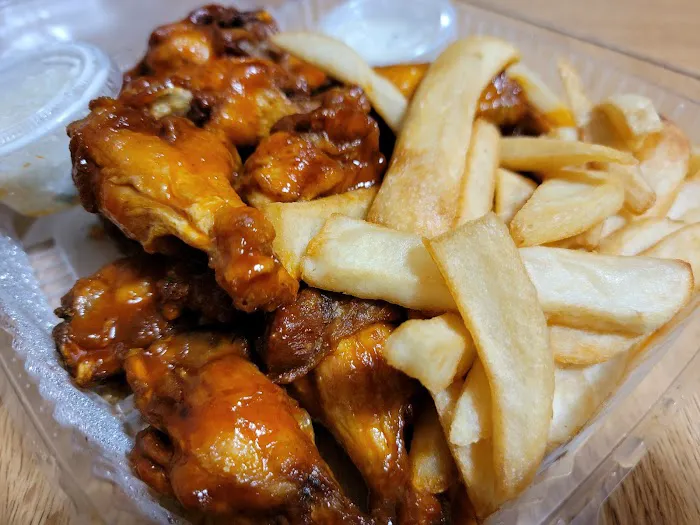 Handshakes Bar & Grill 8