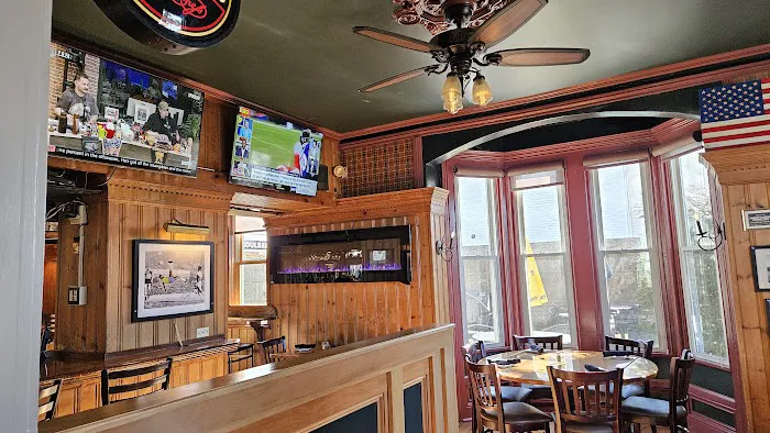 Putnam House Restaurant & Tap Room 10
