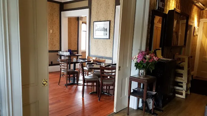 Putnam House Restaurant & Tap Room 7