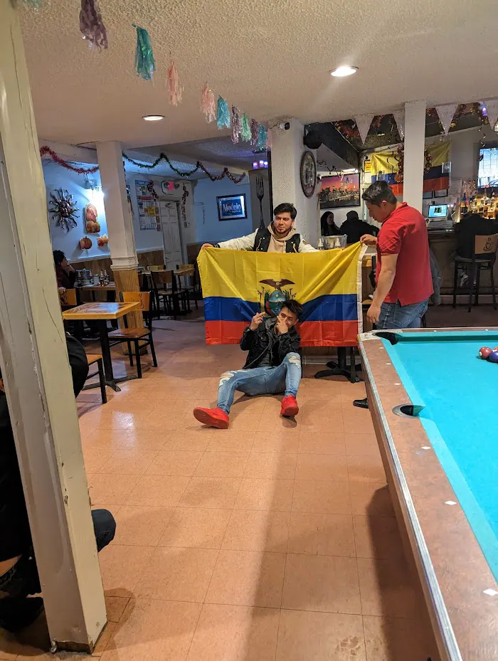 El Quetzal Cafe LLC 9