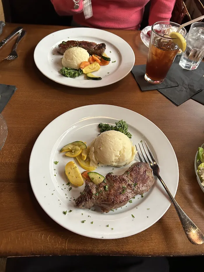 Chuck's Steak House 4