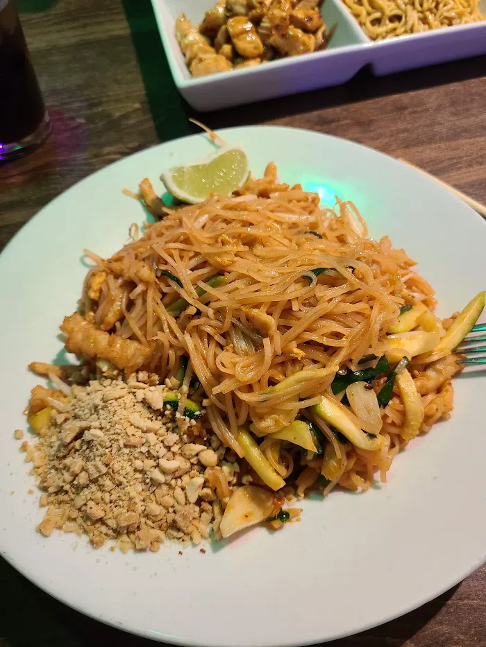 Fancy Lee Asian Bistro 'n' Sushi 9
