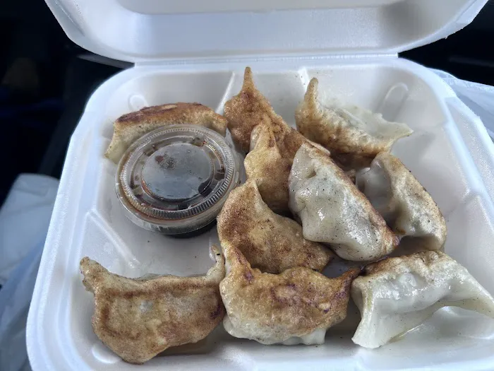Yu-Ton Dumplings House 7