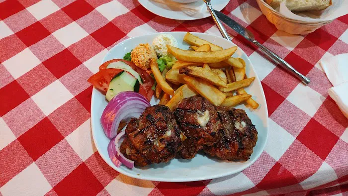 Zora Restaurant / Kafana Zora 1