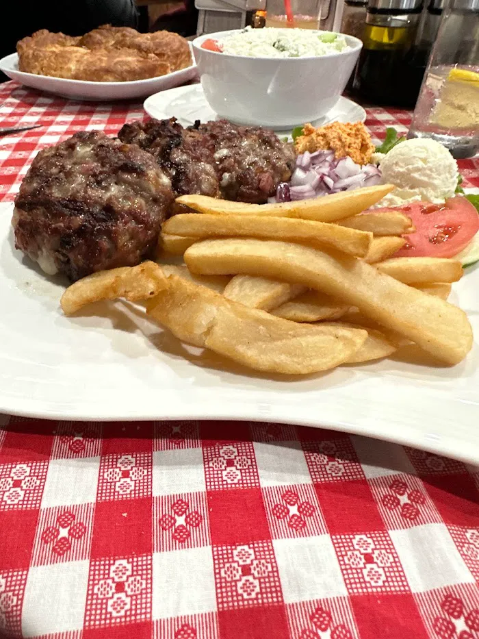 Zora Restaurant / Kafana Zora 8