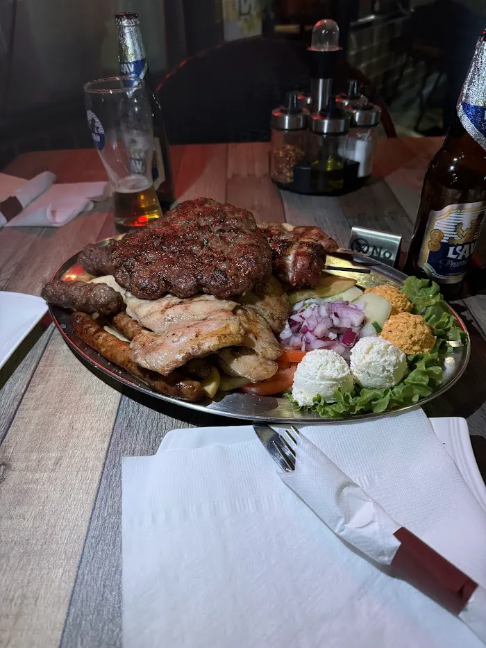 Zora Restaurant / Kafana Zora 7