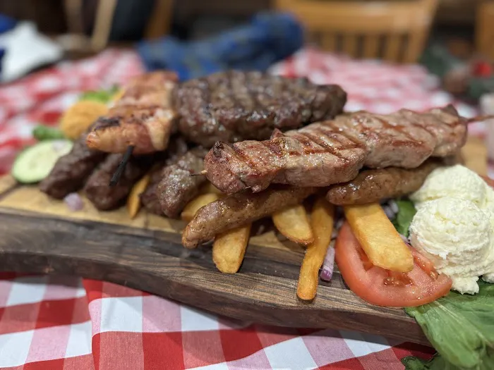 Zora Restaurant / Kafana Zora 4