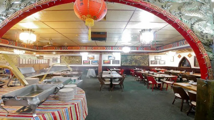 Golden Wok II restaurant 7