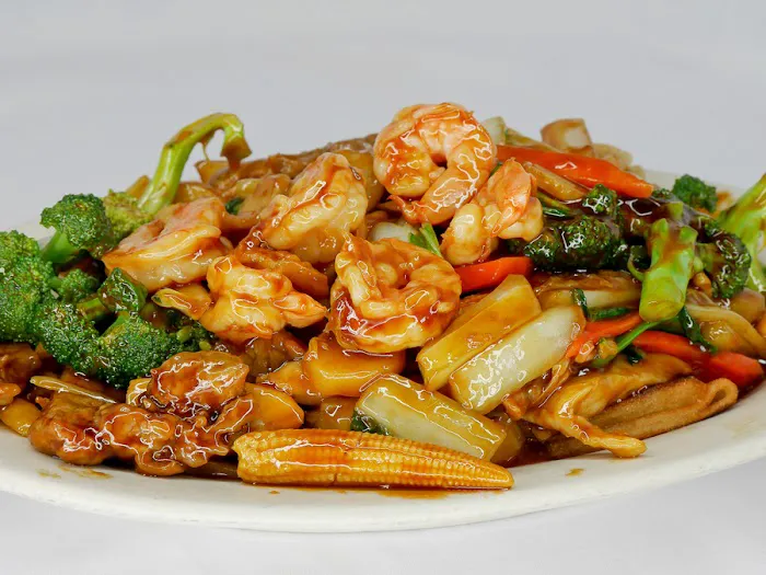 Golden Wok II restaurant 3