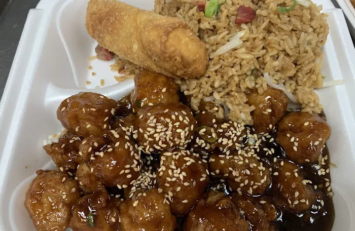 Golden Wok II restaurant 9