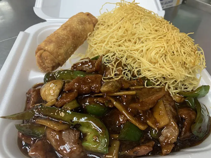 Golden Wok II restaurant 8
