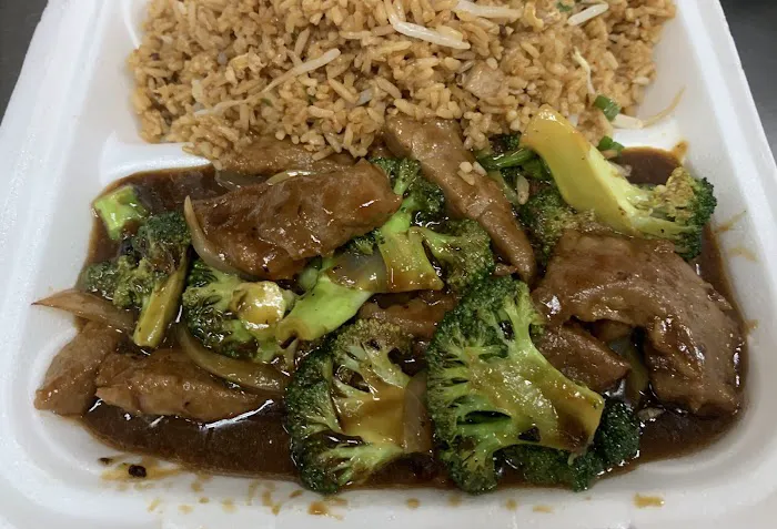Golden Wok II restaurant 6