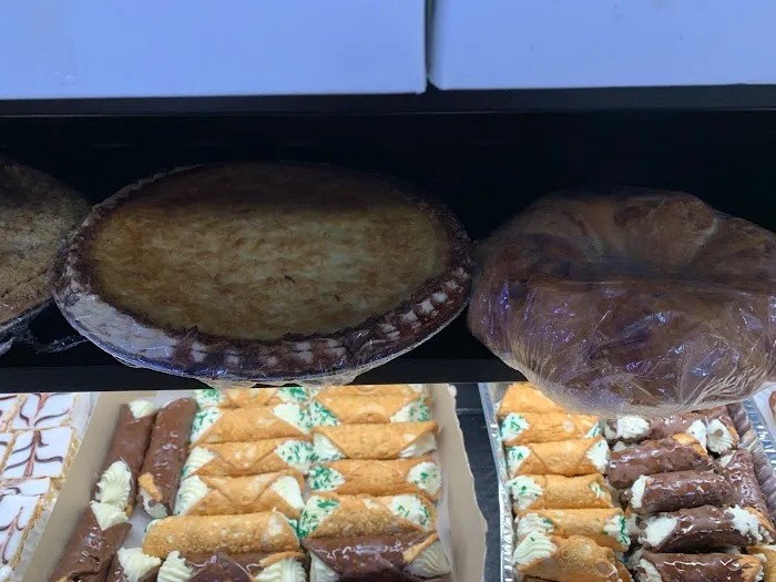 Ginos Grab 'n' Go (Deli, Pizza & Cigars Shop) 4