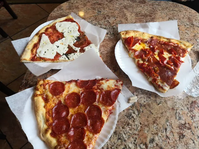 Aversano's Restaurant - Catering - Pizzeria 4