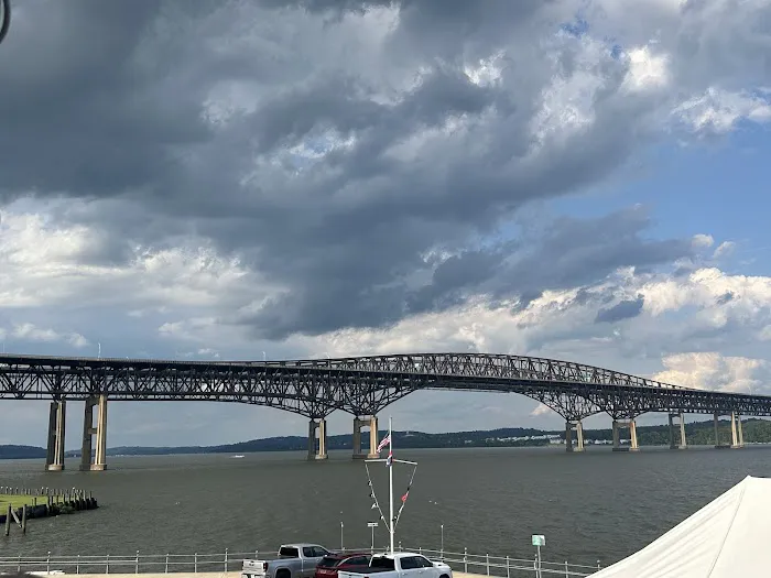Pamela's On The Hudson 9