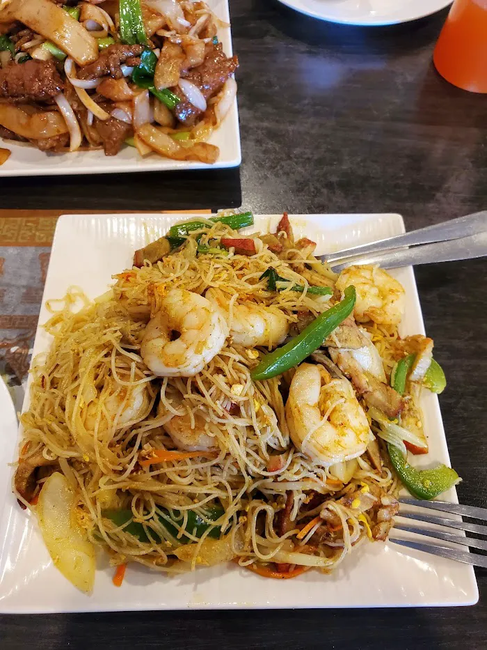 New Golden Dragon Restaurant 10