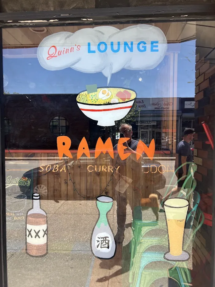 Quinn's 8