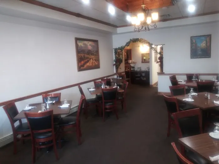 Anthony's Pizzeria & Family Restaurant 4