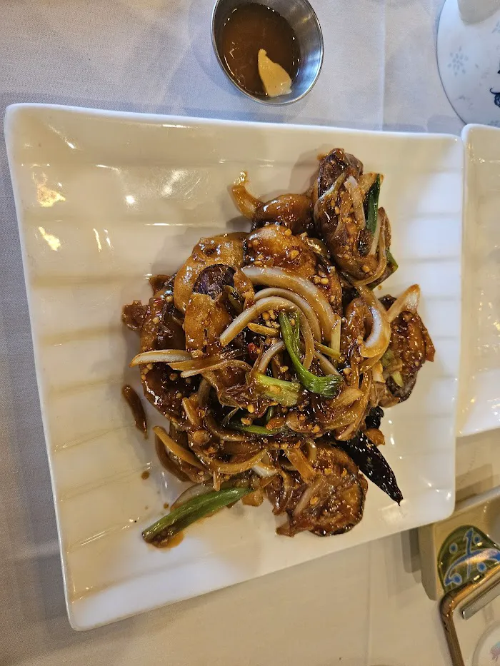 Lu's Sushi & Chinese 6