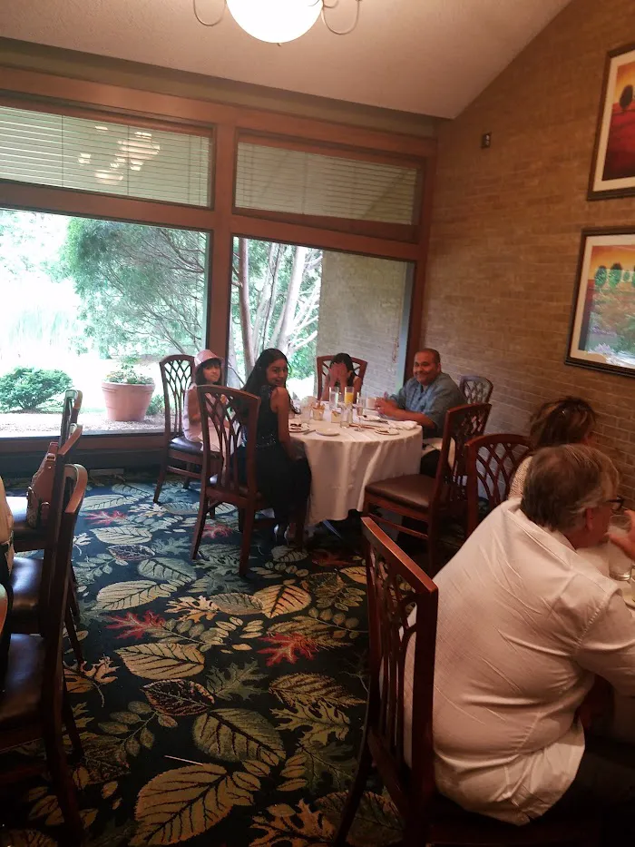 Riverfront Grill at Hilton Northbrook 7