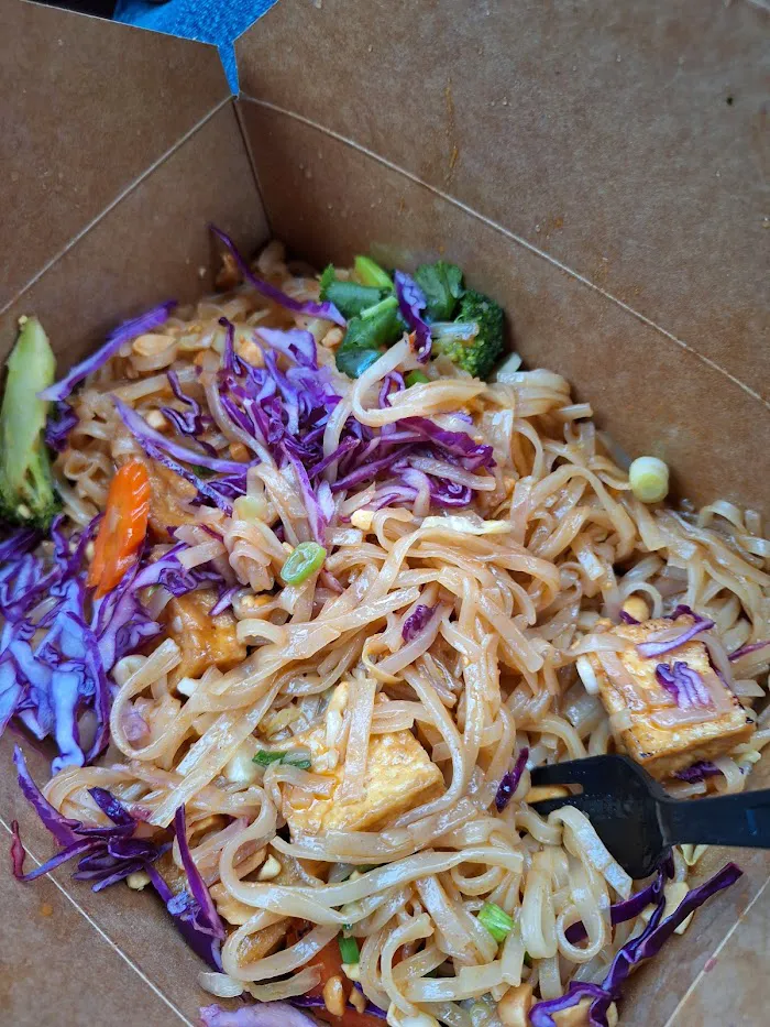 Fat Dragon Thai Food and Boba Smoothies 8