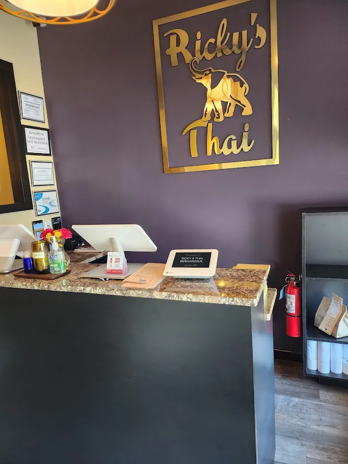 Ricky’s Thai 8