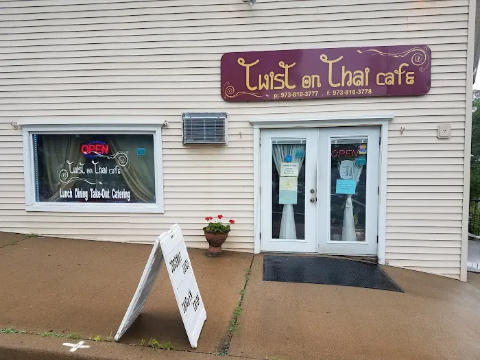 Twist On Thai Cafe 5
