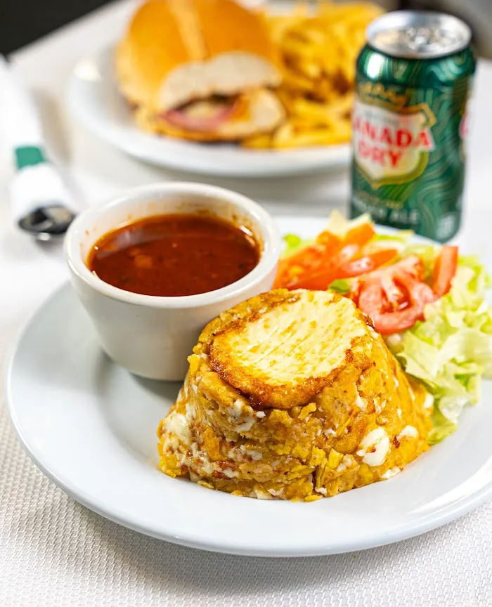 Los Mocanos Restaurant 7