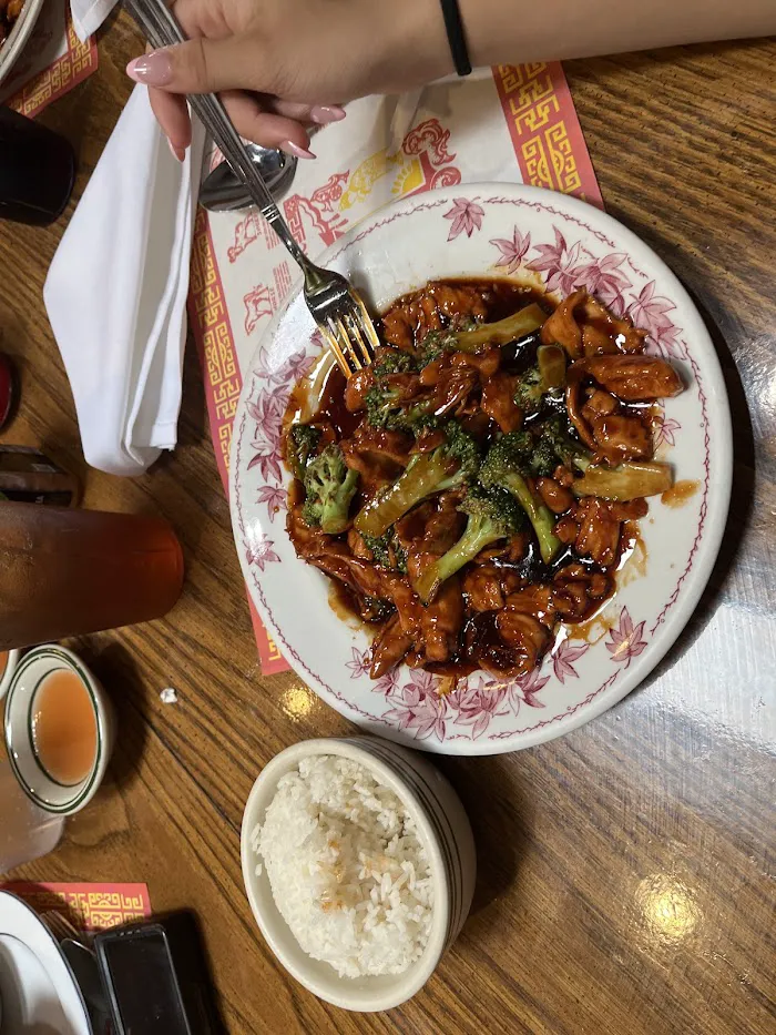 Larry's Chinese Restaurant and Bar 8
