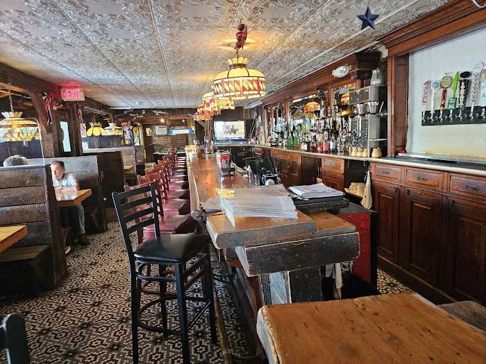 EARLY AMERICAN TAVERN 8