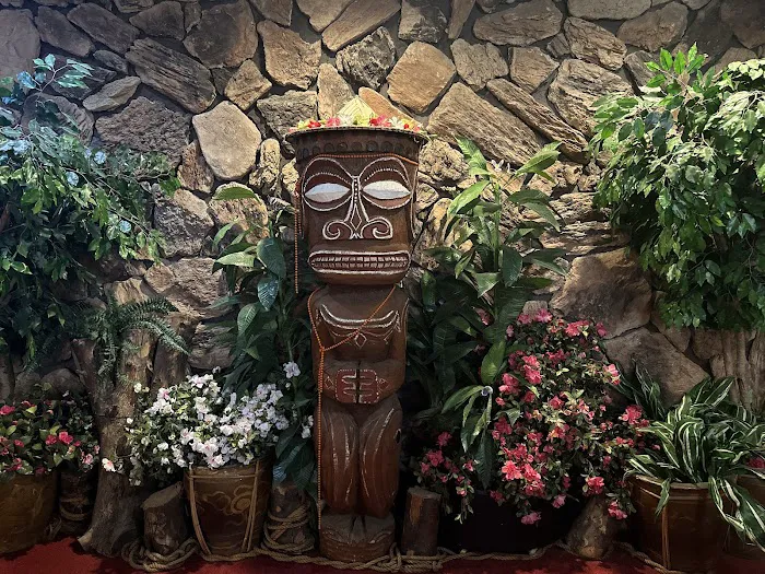 Tong's Tiki Hut 6