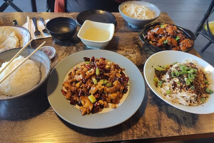 H Noodle House 奶奶食堂 3