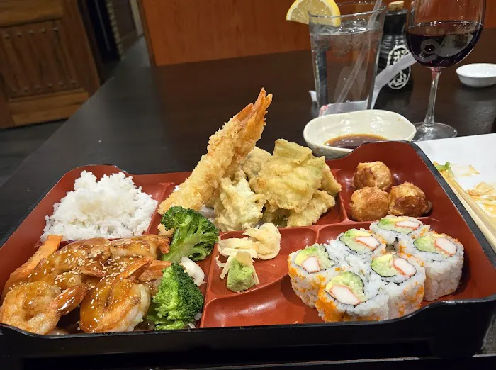 Ikura Sushi & Thai Restaurant 4
