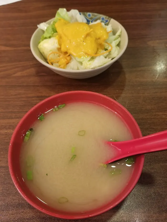 Ikura Sushi & Thai Restaurant 6