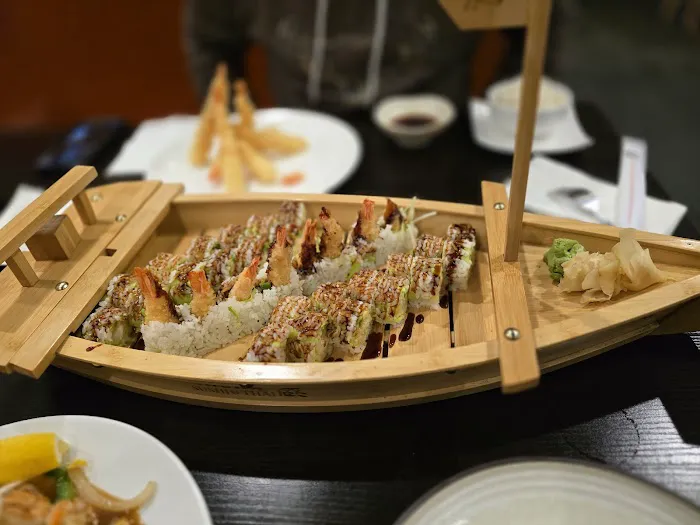 Ikura Sushi & Thai Restaurant 5