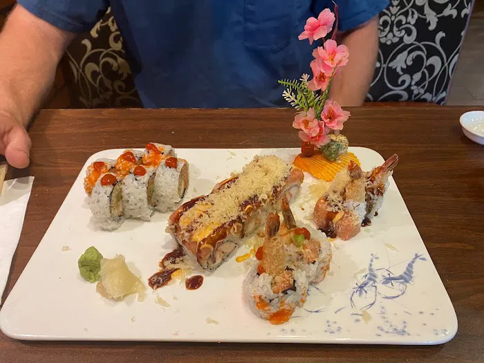 Ikura Sushi & Thai Restaurant 1