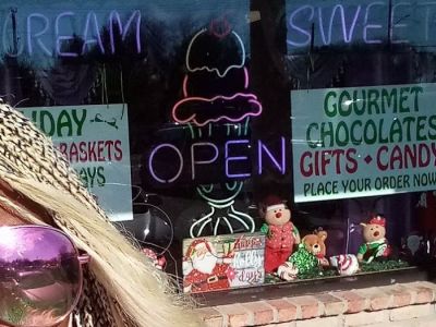 Sweets & Scoops 0