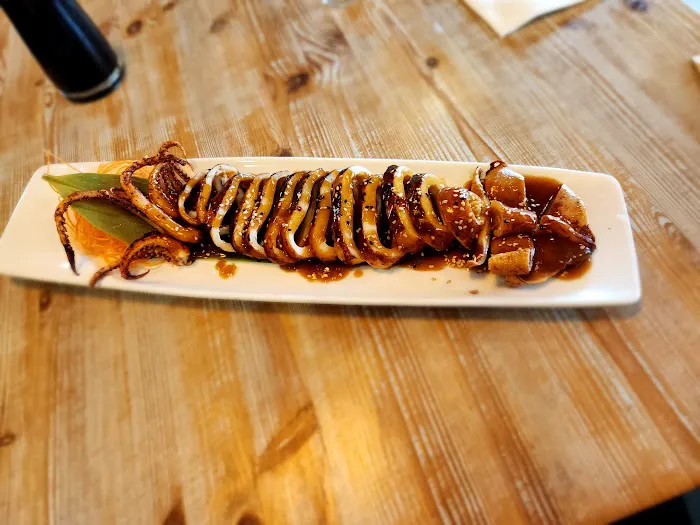 Takumi Sushi Ramen&Lounge 10