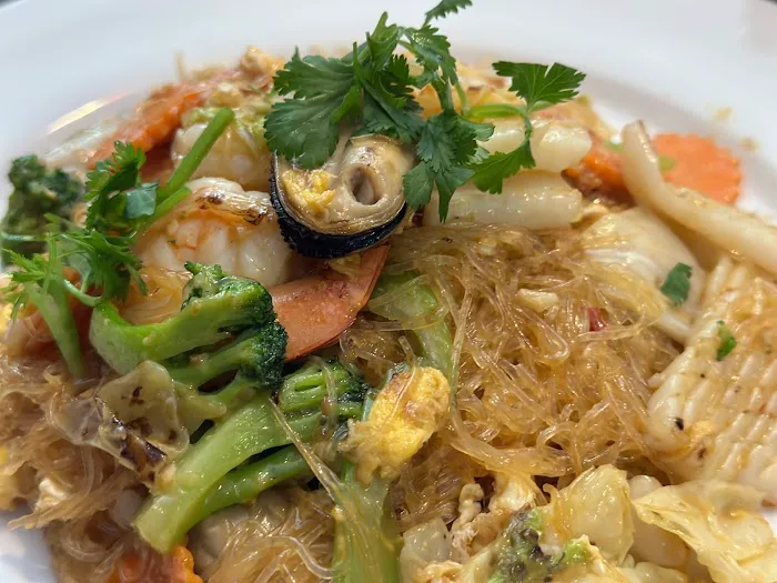 Thai Basil Destin 3