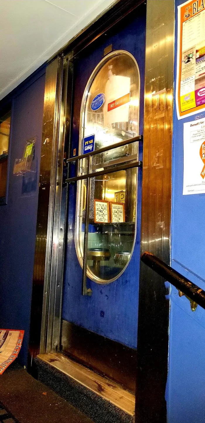 Eddie's Paramount Diner 5