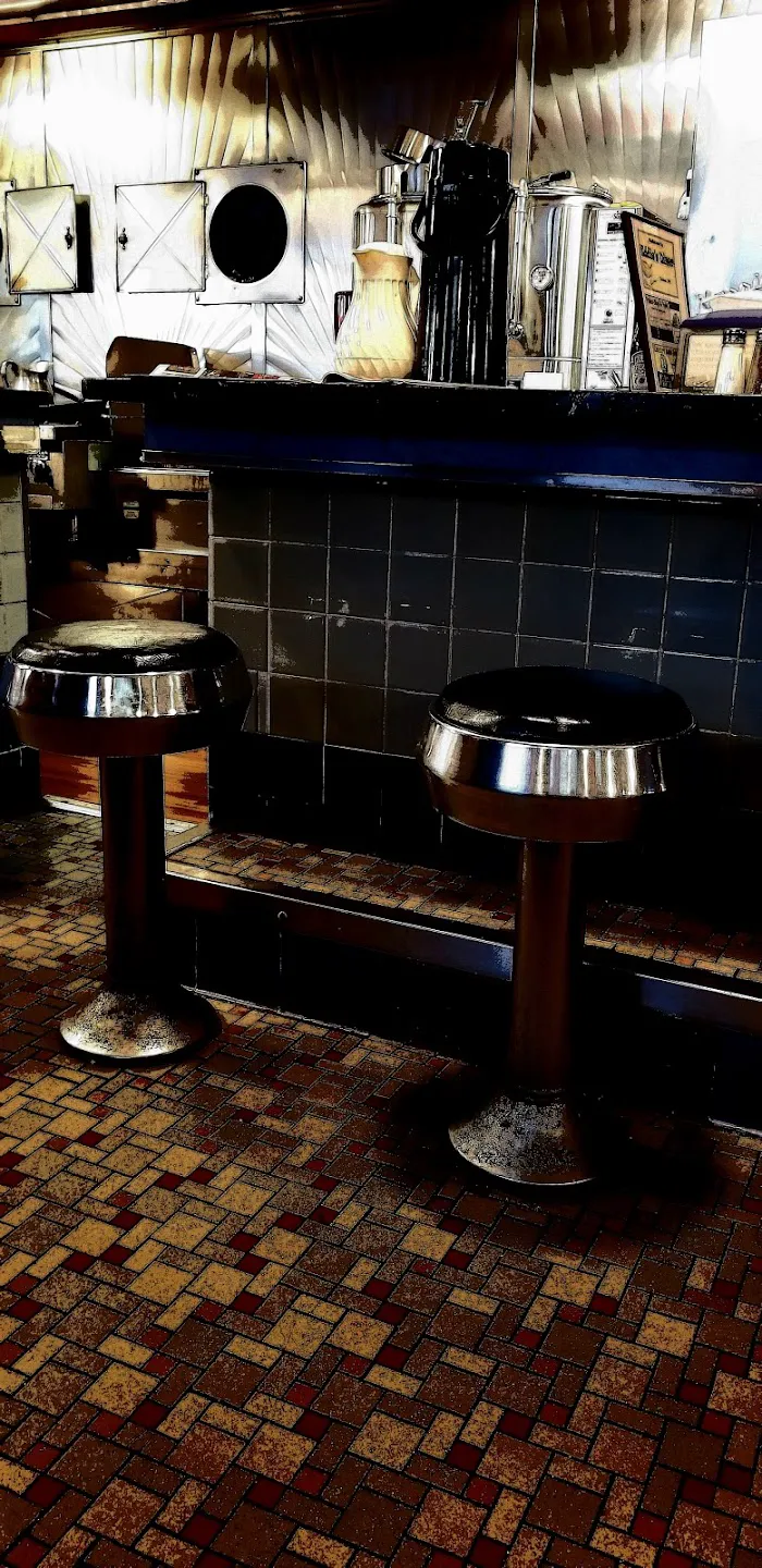 Eddie's Paramount Diner 1
