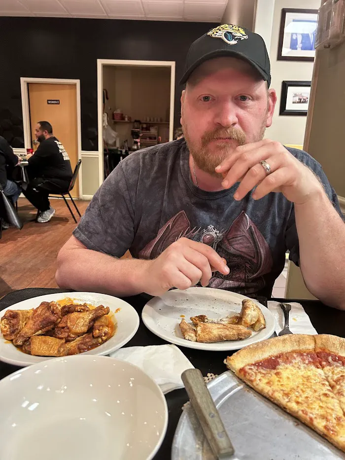 LaRoma Pizzeria & Restaurant 8