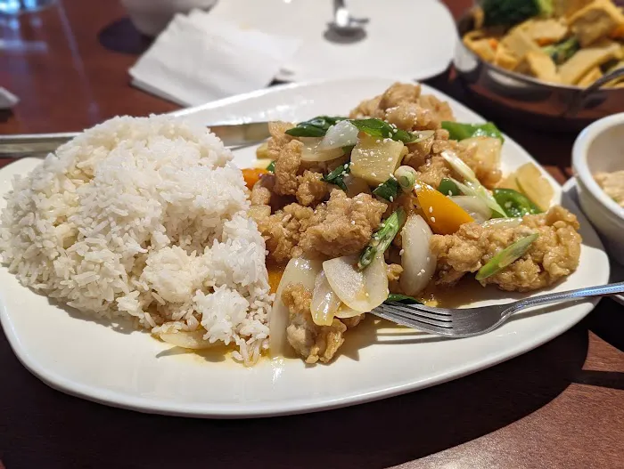 Sri Thai Restaurant 315 York ST unit B West Haven CT 06516 1
